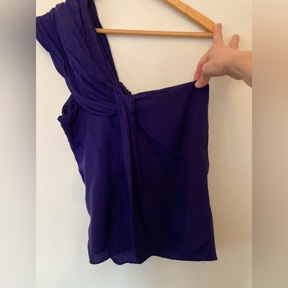 Club Monaco purple ruffle trim 1-shoulder top. 100% cupro. Sz 4. - Picture 2 of 6